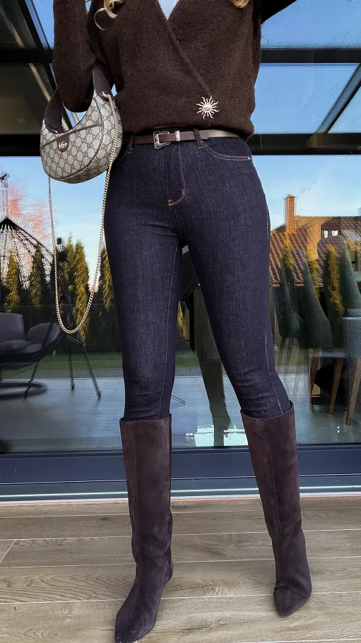 Granatowe ekstra elastyczne spodnie jeansowe PUSH UP rurki - R232