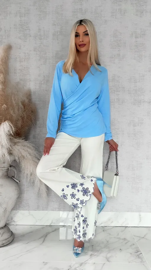 Elegancka niebieska bluzka z kopertowym dekoltem ONE SIZE - R533