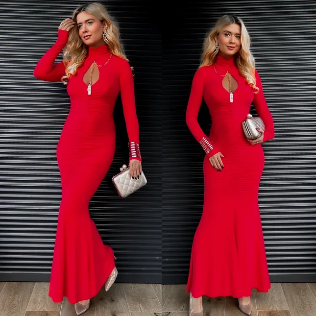 Czerwona elastyczna MAXI sukienka z wiskozy z półgolfem - R381A