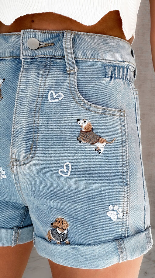 Elastyczne szorty jeansowe z haftowanymi pieskami BLUE JEANS - S076
