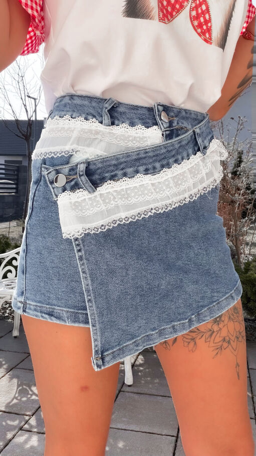 Elastyczne jeansowe spódnico-spodenki z białą koronką BLUE JEANS - R784