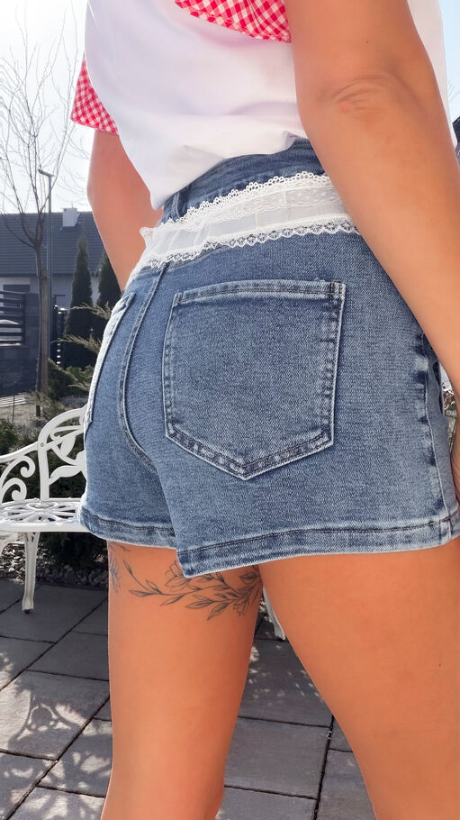Elastyczne jeansowe spódnico-spodenki z białą koronką BLUE JEANS - R784
