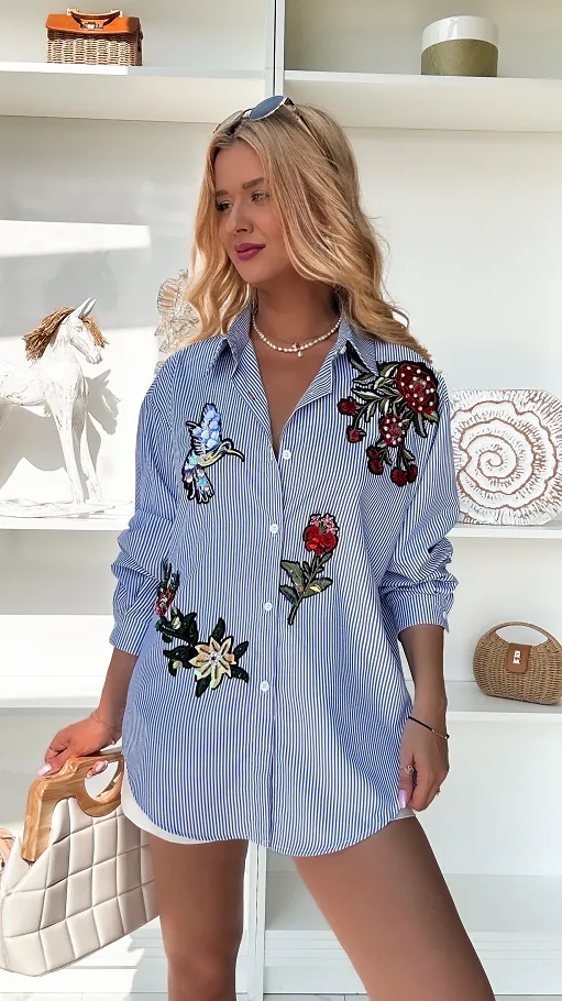 Luźna koszula w niebieskie paski z oryginalnymi naszywkami ONE SIZE - P789
