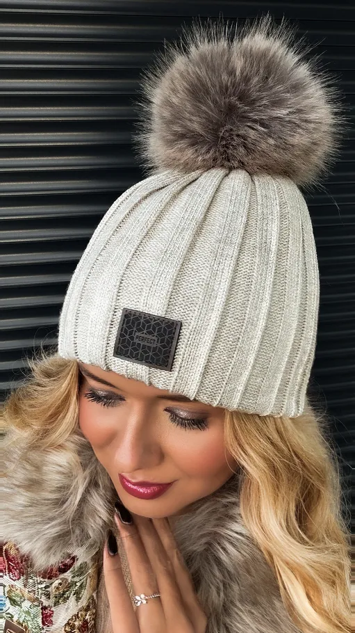 Czapka zimowa ze złotym brokatem Produkt Polski - R291