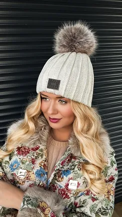 Czapka zimowa ze złotym brokatem Produkt Polski - R291