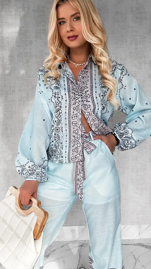 Błękitny bawełniany komplet w kwiaty bluzka koszulowa + spodnie - P375A