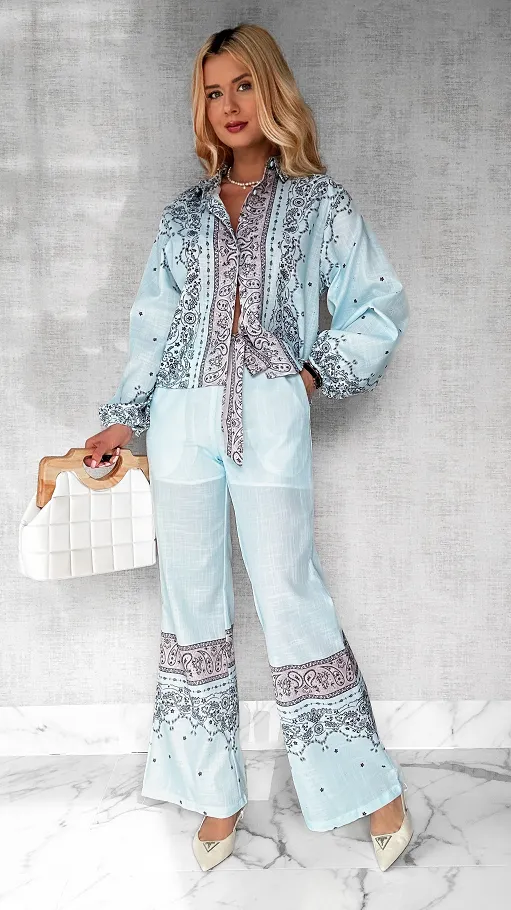 Błękitny bawełniany komplet w kwiaty bluzka koszulowa + spodnie - P375A