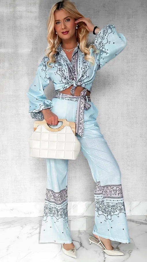 Błękitny bawełniany komplet w kwiaty bluzka koszulowa + spodnie - P375A