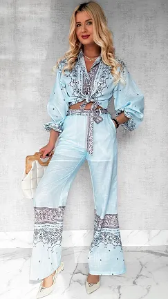 Błękitny bawełniany komplet w kwiaty bluzka koszulowa + spodnie - P375A