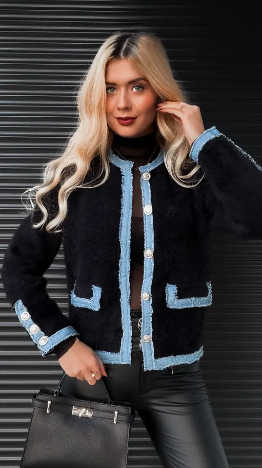 Ciepła marynarka wykończona jeansowymi dodatkami ONE SIZE czarna - R349A