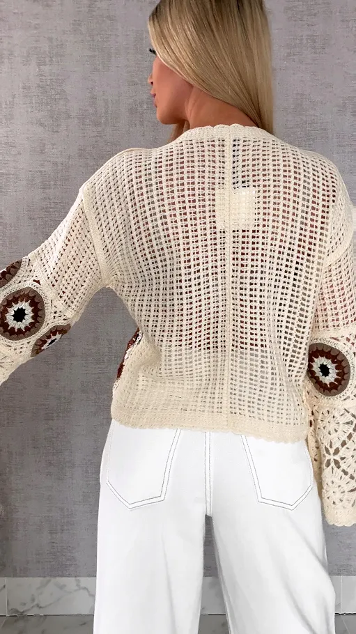 Mega modny ażurowy sweterek w szydełkowym stylu BEŻOWE odcienie - R659A