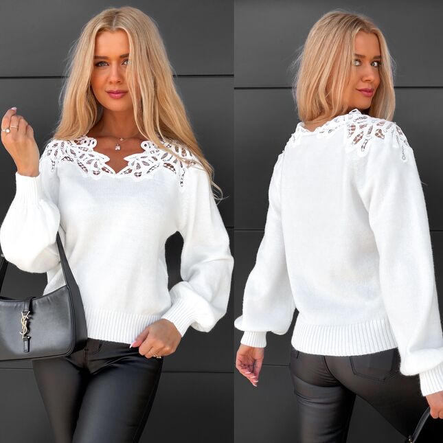 Stylowy biały sweter z gipiurowym dekoltem z cyrkoniami ONE SIZE - S334