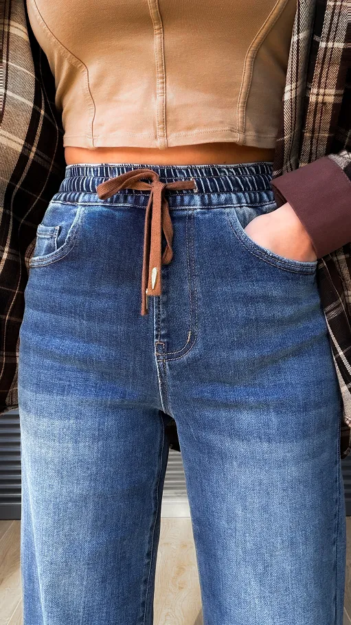 Elastyczne spodnie jeansowe WIDE LEG FIT z gumą w pasie - R234