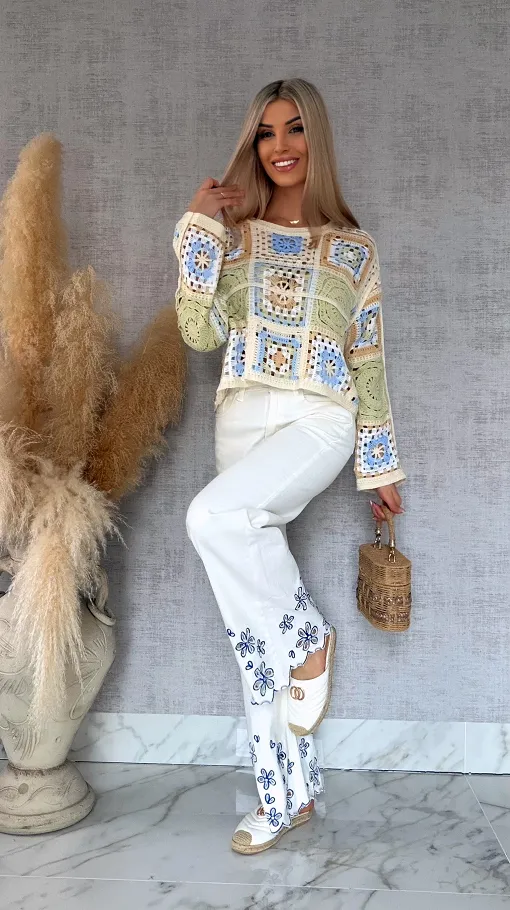 Wiosenny ażurowy sweterek w szydełkowym stylu SELEDYNOWY z niebieskim - R690D