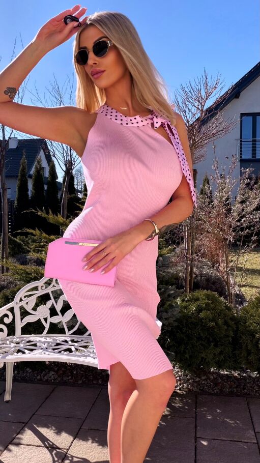 Elastyczna dzianinowa sukienka PINK z wiskozy - R797
