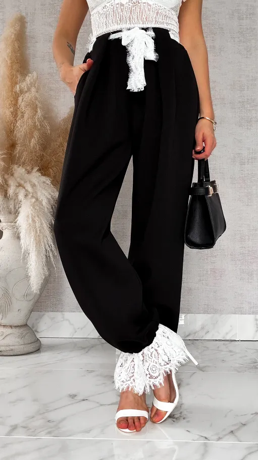 Wiosenne czarne spodnie zdobione białą koronką ONE SIZE - R896