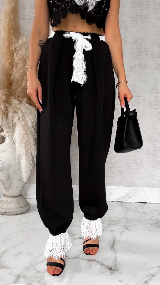 Wiosenne czarne spodnie zdobione białą koronką ONE SIZE - R896