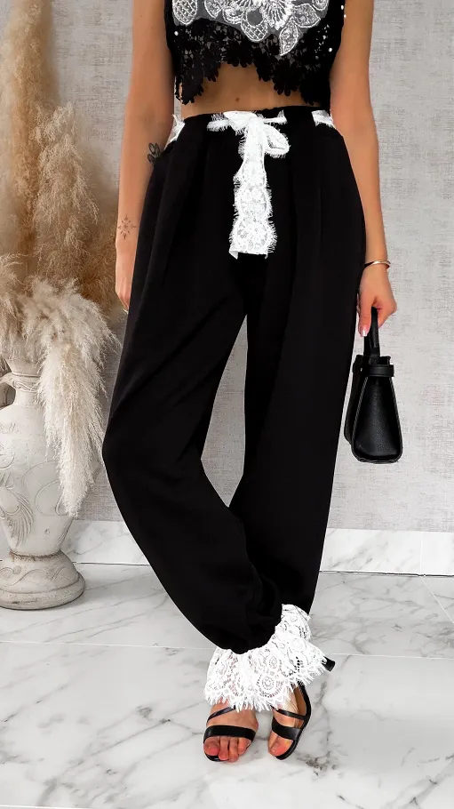 Wiosenne czarne spodnie zdobione białą koronką ONE SIZE - R896