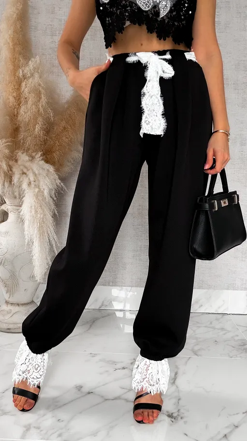 Wiosenne czarne spodnie zdobione białą koronką ONE SIZE - R896