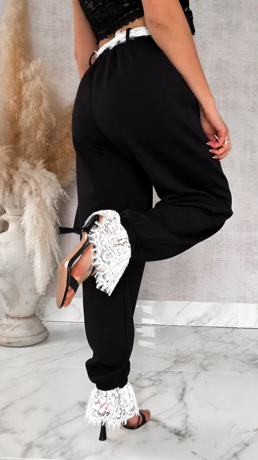 Wiosenne czarne spodnie zdobione białą koronką ONE SIZE - R896