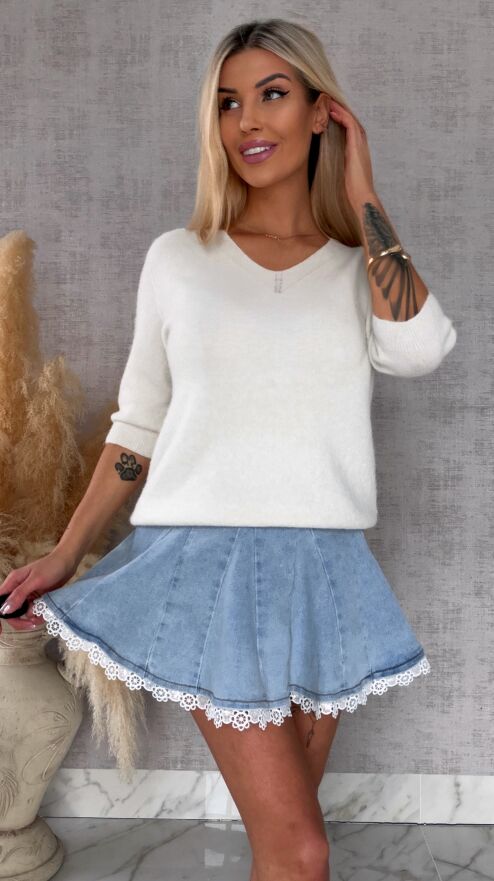 Lekki klasyczny sweter na wiosnę w serek ECRU - R663