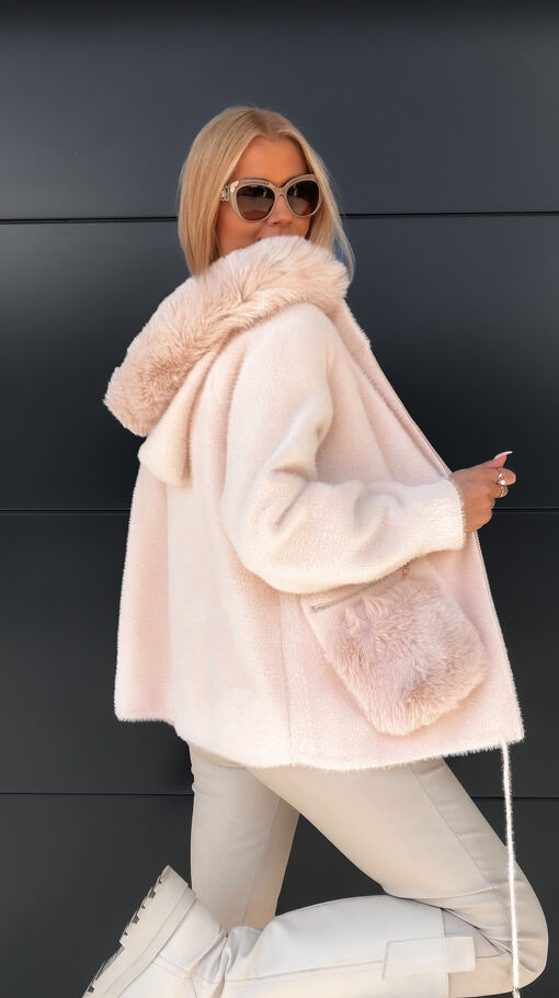 Idealna ALPAKA w kolorze PUDROWYM z kapturem i futerkiem ONE SIZE - S297A
