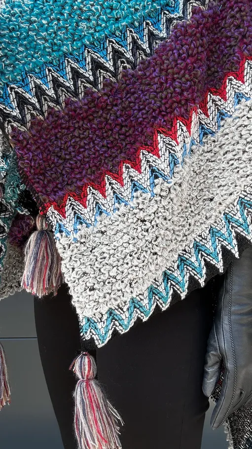 Modne PONCZO z pomponami turkusowo-fioletowe ONE SIZE - P949A