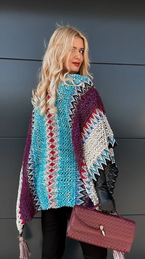 Modne PONCZO z pomponami turkusowo-fioletowe ONE SIZE - P949A