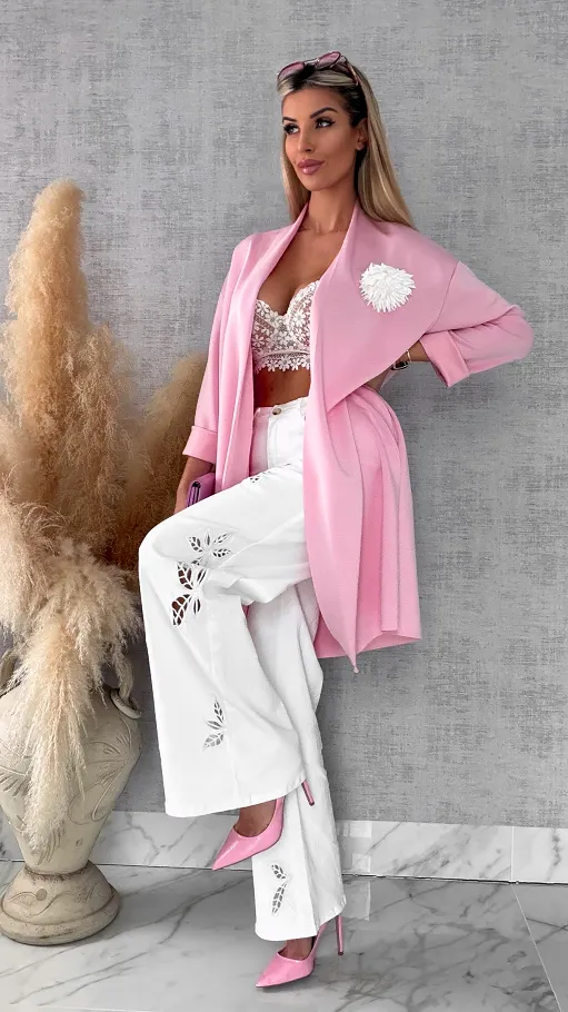 Elegancka narzutka z kwiatem ONE SIZE różowa - R555