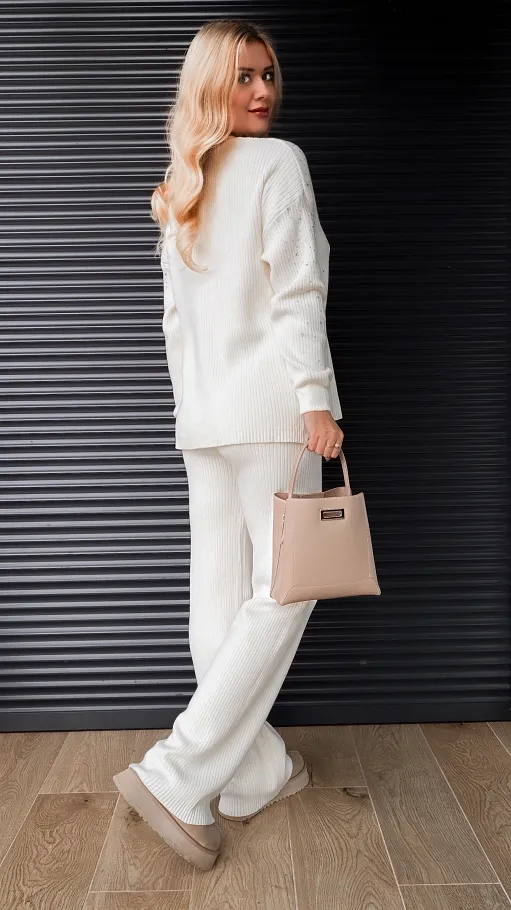 Dzianinowy komplet z wiskozy w prążki z cyrkoniami ONE SIZE ecru - R314A