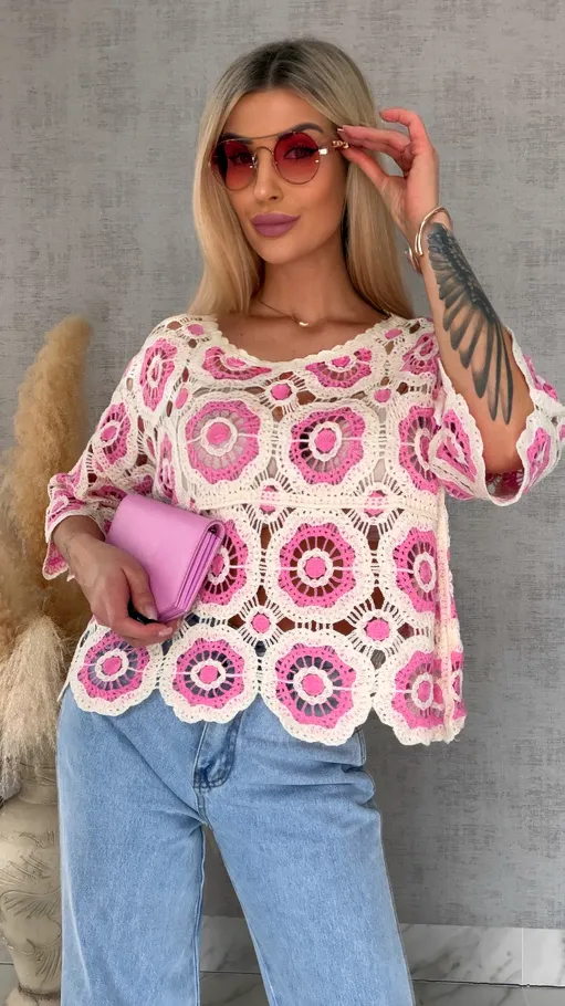 Lekki ażurowy sweterek w szydełkowym stylu PINK - R691A