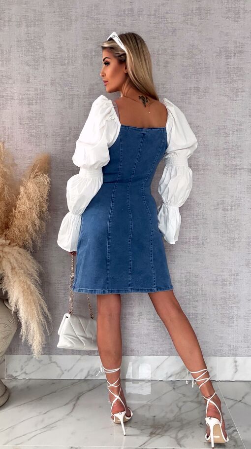 Sukienka jeansowa z modnymi białymi rękawami BLUE JEANS  - R629