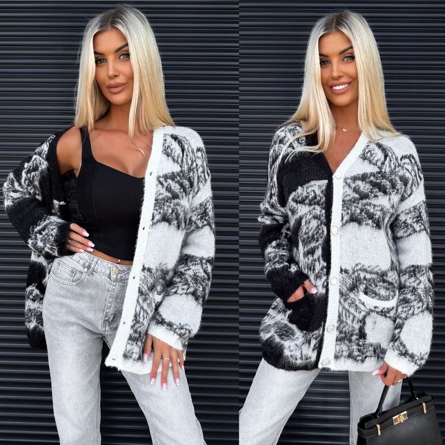 Czarno biały dłuższy sweter zapinany na guziki ONE SIZE - S354