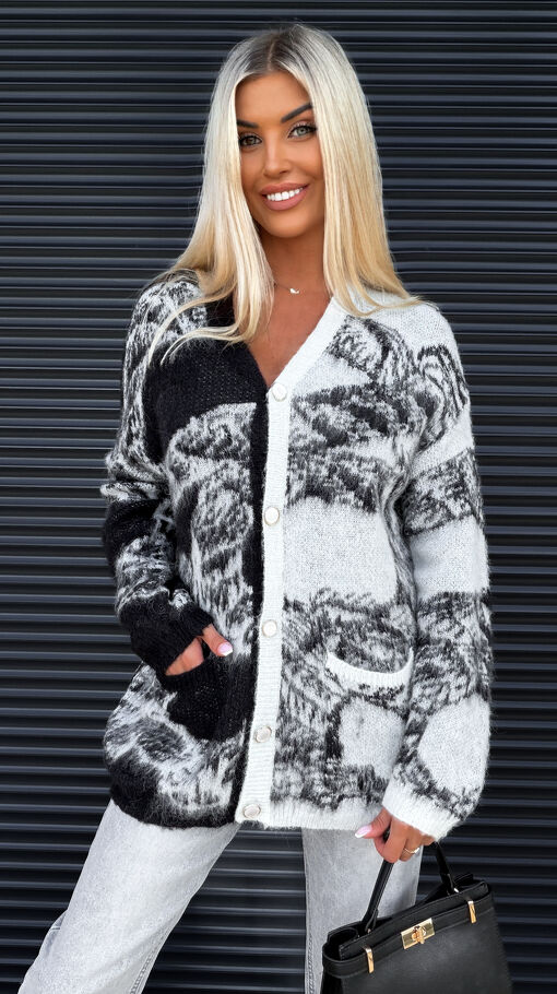 Czarno biały dłuższy sweter zapinany na guziki ONE SIZE - S354