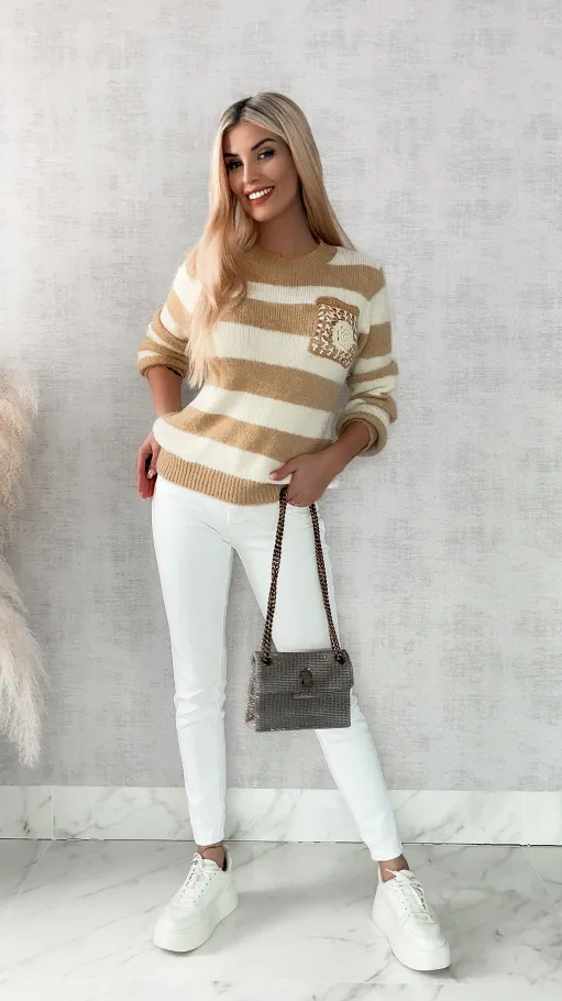 Cudowny sweterek w modne pasy z kieszonką BEŻOWY - P077A