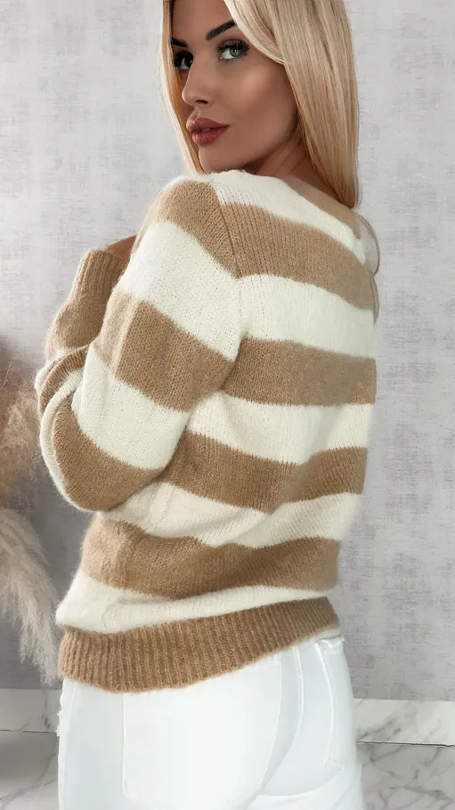 Cudowny sweterek w modne pasy z kieszonką BEŻOWY - P077A