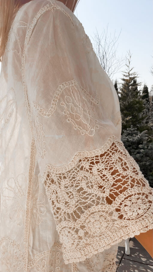 Bawełniana lekka narzutka BOHO w jasno beżowym kolorze ONE SIZE - R749A