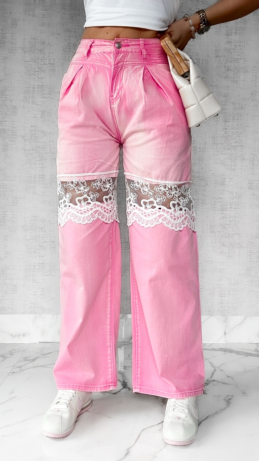 Spodnie jeansowe relaxed fit z koronką na udach PINK JEANS - P259B