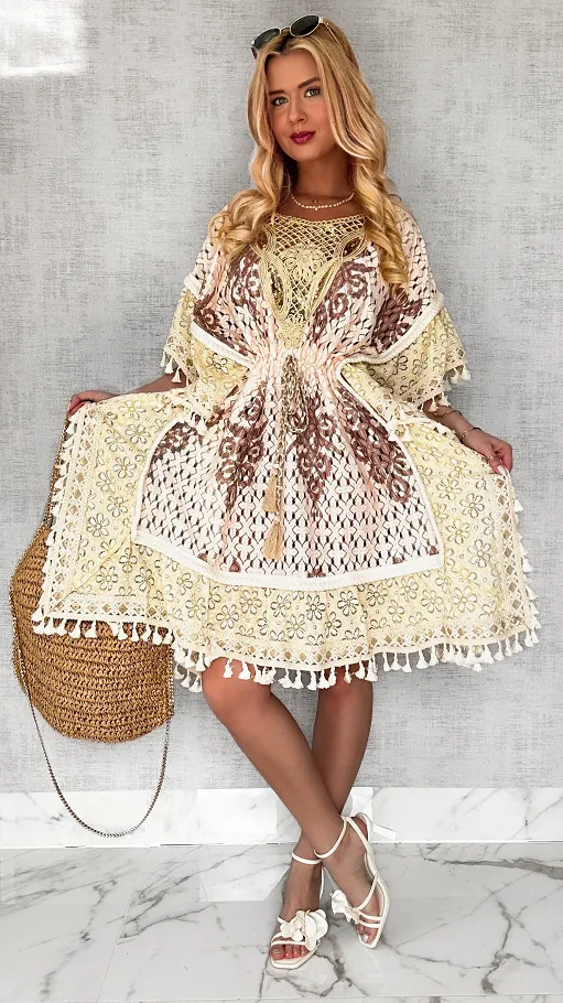 Plażowa BOHO sukienka w beżowe wzory i złote dodatki ONE SIZE - P702