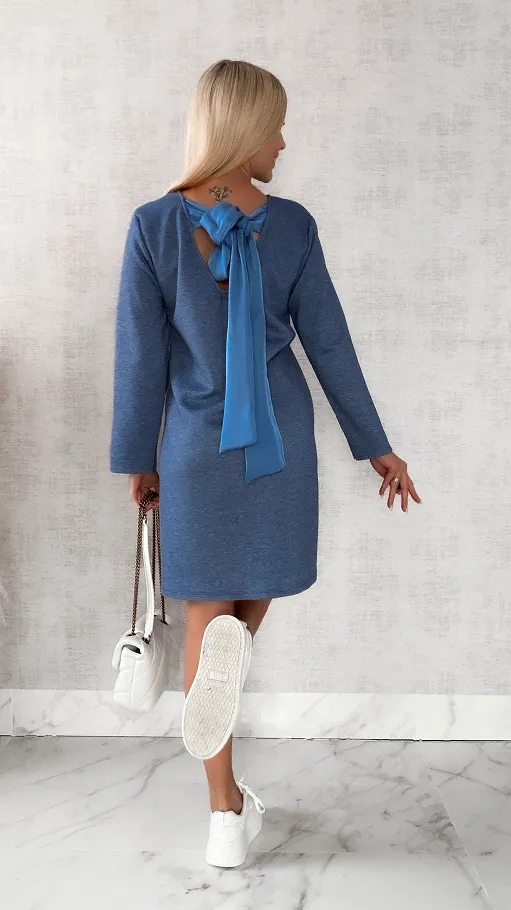 Luźna niebieska sukienka z wiązaniem z tyłu ONE SIZE - P222A