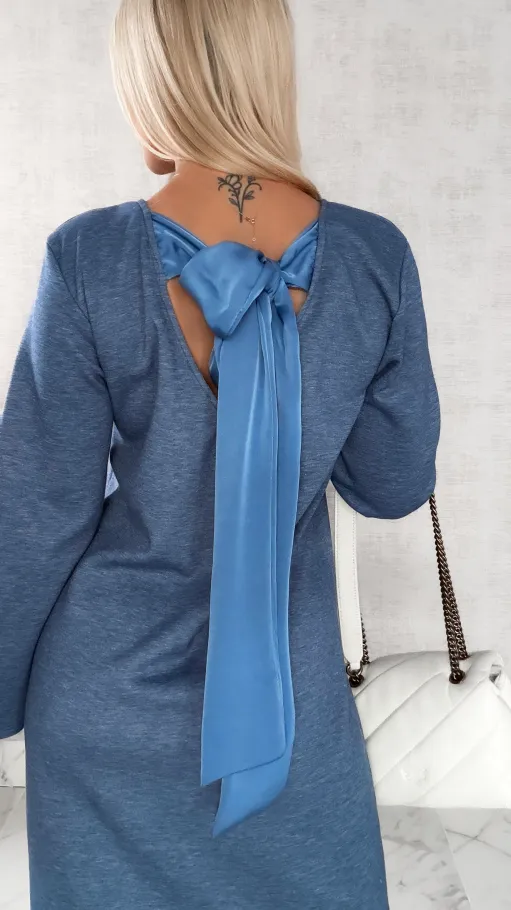 Luźna niebieska sukienka z wiązaniem z tyłu ONE SIZE - P222A