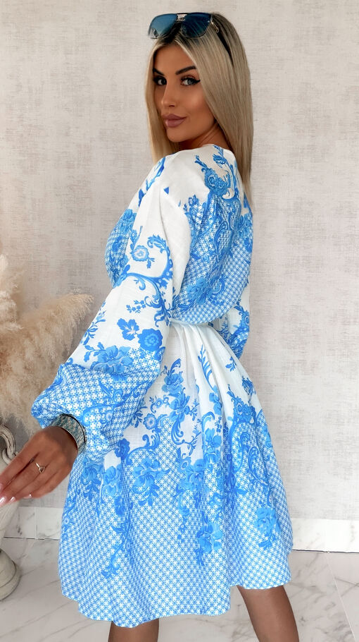 Elegancka bawełniana sukienka w niebieskie kwiaty z wiązaniem OVERSIZE - S036