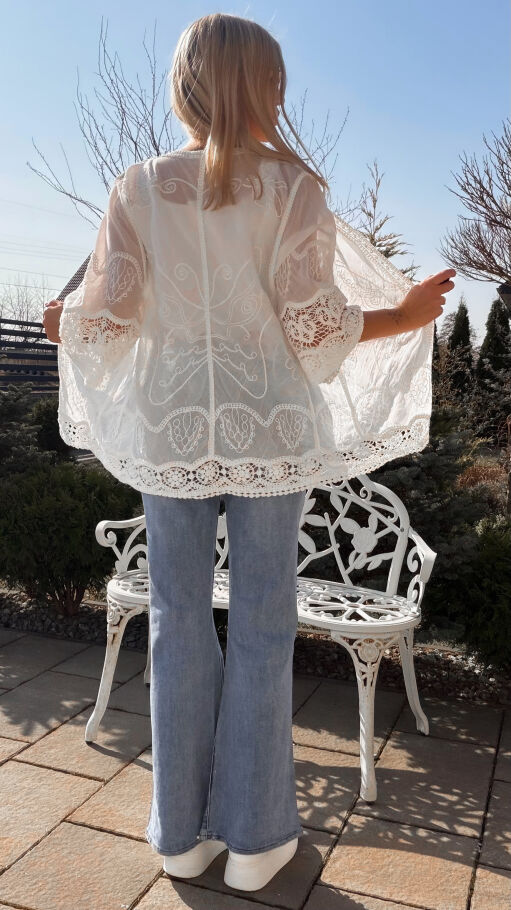 Bawełniana lekka narzutka BOHO w białym kolorze ONE SIZE - R749