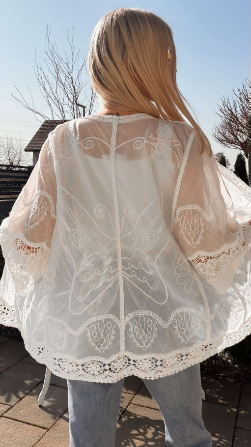 Bawełniana lekka narzutka BOHO w białym kolorze ONE SIZE - R749