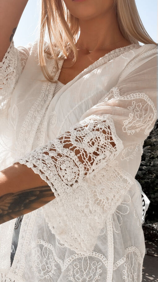 Bawełniana lekka narzutka BOHO w białym kolorze ONE SIZE - R749