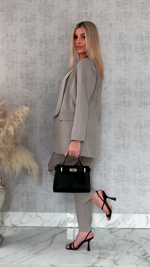 Elegancki wiosenny komplet w paski żakiet + spodnie ONE SIZE fango - R962