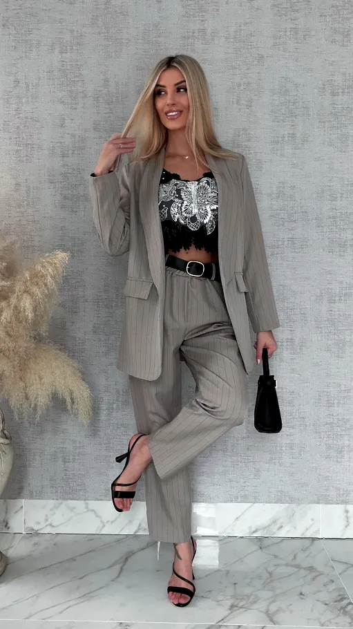 Elegancki wiosenny komplet w paski żakiet + spodnie ONE SIZE fango - R962