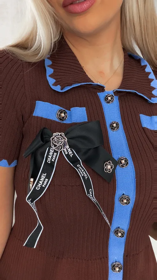 Brązowa dzianinowa bluzka z niebieską lamówką ONE SIZE - R378