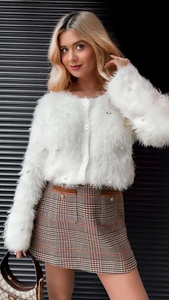 Włochaty sweter ECRU na guziki FLUFFY one size - R339