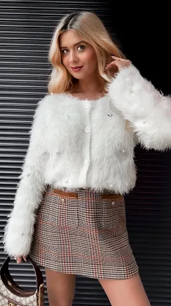 Włochaty sweter ECRU na guziki FLUFFY one size - R339